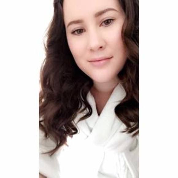 Meet your Posher, Laura - Picture 1 of 1